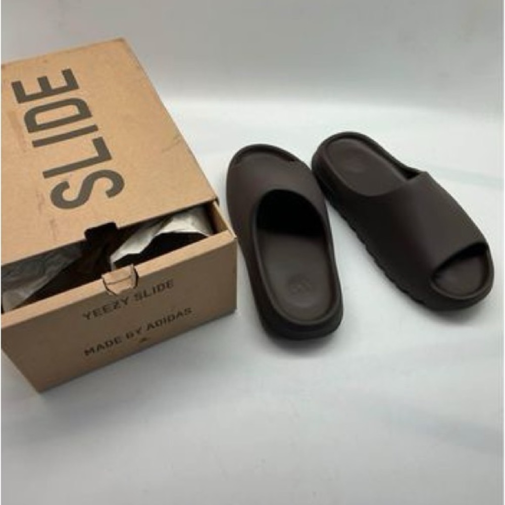 Adidas Yeezy Slides Men’s Size 11 Brown